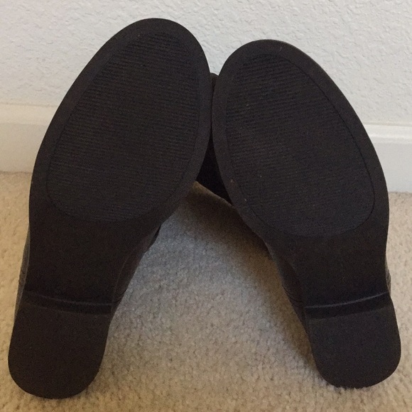 Size 5 1/2 American Eagle boots - Picture 2 of 4